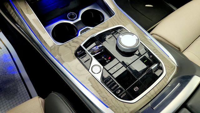 2023 BMW X7 M60i SAV w/ B&W Diamond SS, Full Merino Leather & Executive Pkg - 23035611 - 16