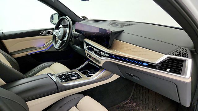 2023 BMW X7 M60i SAV w/ B&W Diamond SS, Full Merino Leather & Executive Pkg - 23035611 - 25