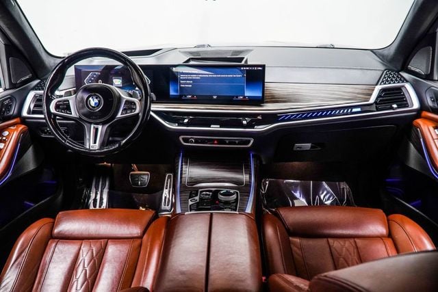 2023 BMW X7 M60i's photo