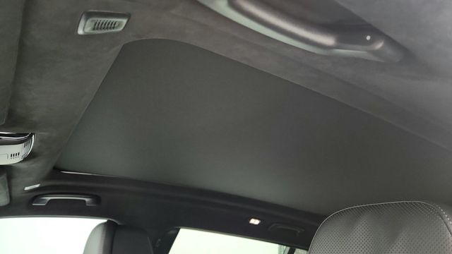 2023 BMW X7 M60i Sports Activity Vehicle with Climate Comfort Package - 22944266 - 9