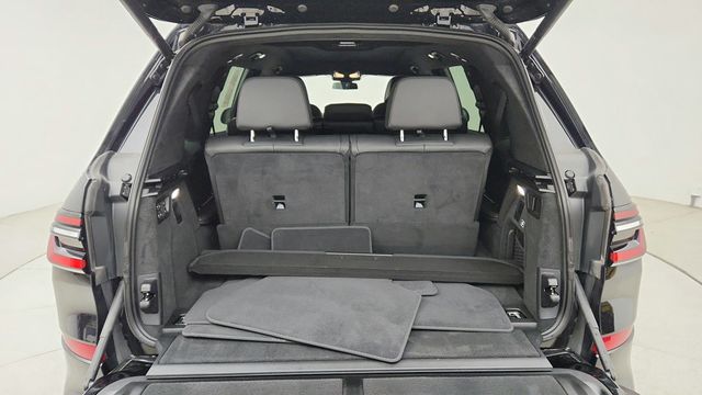 2023 BMW X7 M60i Sports Activity Vehicle with Climate Comfort Package - 22944266 - 23