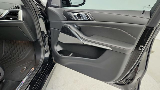 2023 BMW X7 M60i Sports Activity Vehicle with Climate Comfort Package - 22944266 - 27