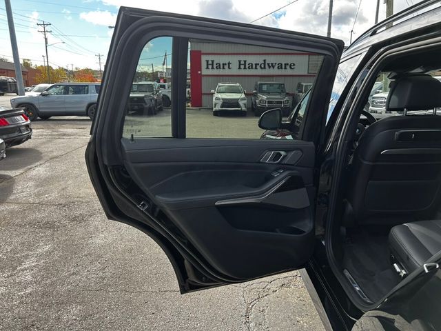 2023 BMW X7 MSRP$88045/M-SportPkg/ParkingAssistancePkg/PremiumPkg/NAV - 22940124 - 11