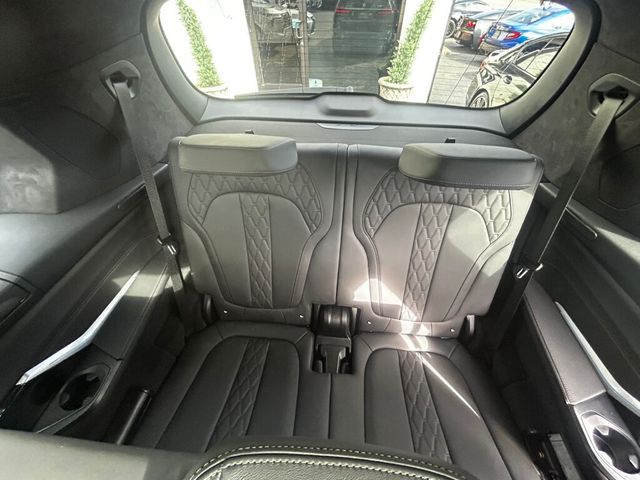 2023 BMW X7 MSRP$88045/M-SportPkg/ParkingAssistancePkg/PremiumPkg/NAV - 22940124 - 14