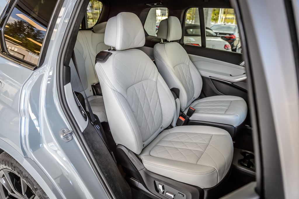 2023 BMW X7 X7 40i xDRIVE M SPORT -  BROOKLYN GRAY ON IVORY - NAV - PANO  - 23007546 - 51