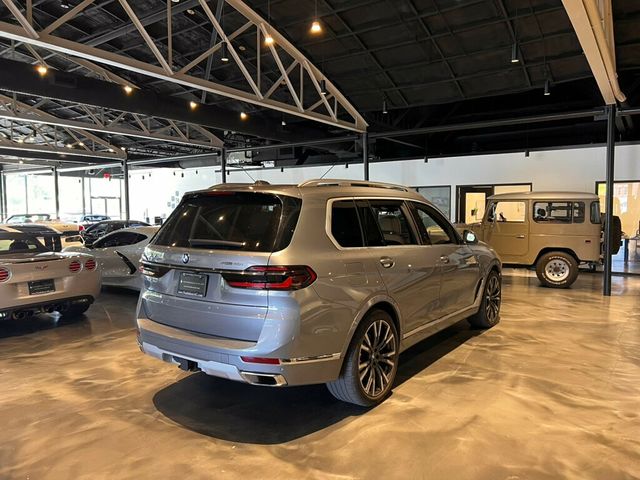 2023 BMW X7 xDrive40i's photo