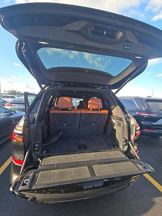 2023 BMW X7 xDrive40i's photo
