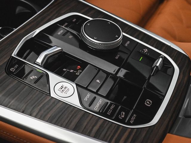 2023 BMW X7 xDrive40i - 22887456 - 32