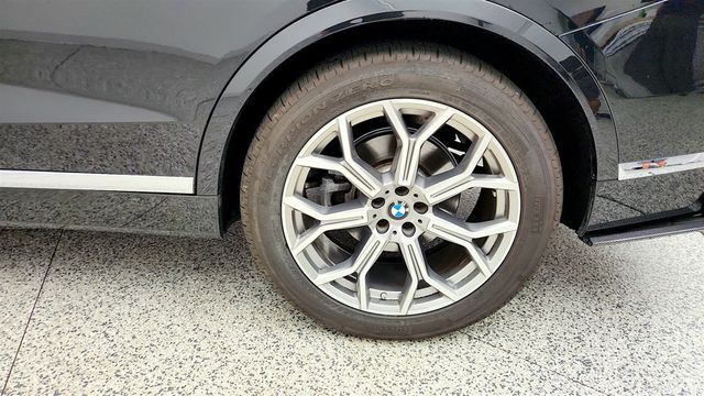 2023 BMW X7 xDrive40i SAV w/ Premium Pkg, Merino Leather & Park Assist Pkg - 23079087 - 8