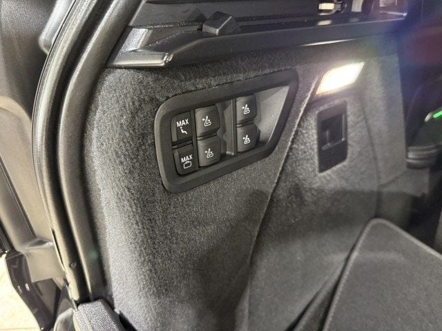 2023 BMW X7 xDrive40i Sports Activity Vehicle - 22919506 - 33