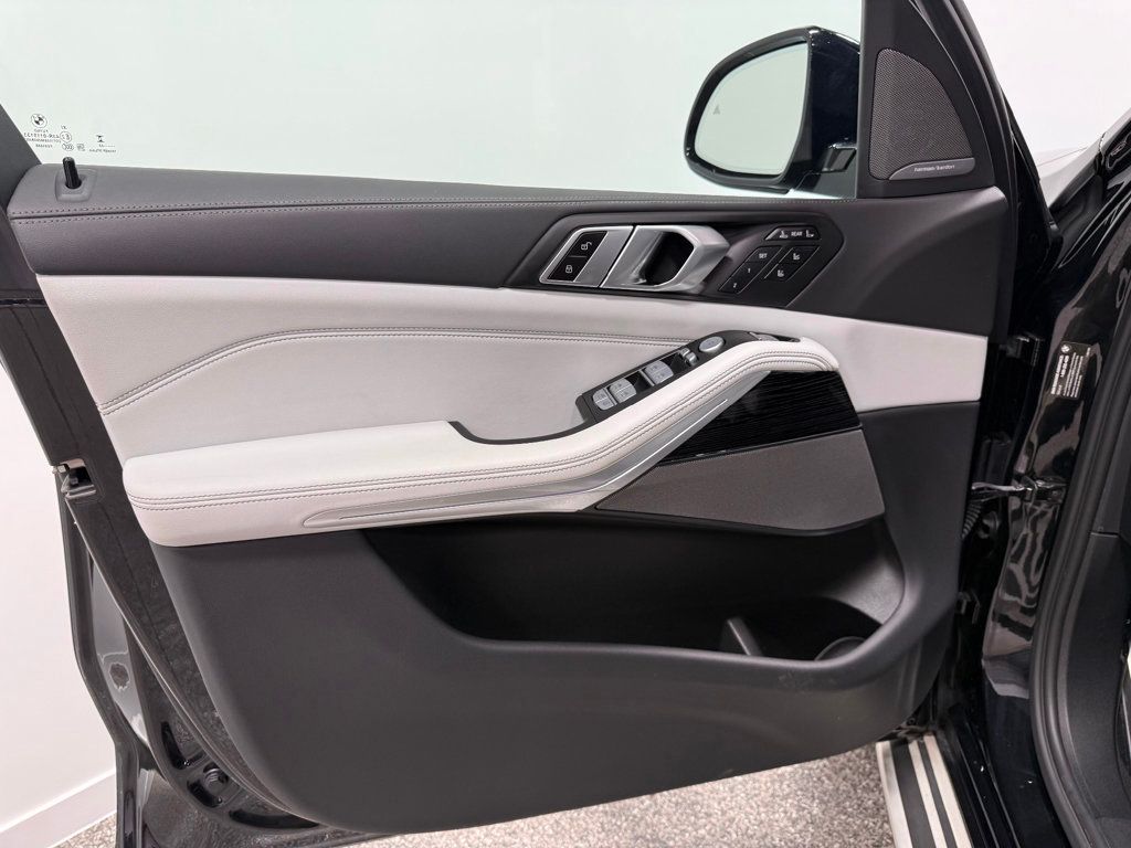 2023 BMW X7 xDrive40i Sports Activity Vehicle - 22982900 - 33