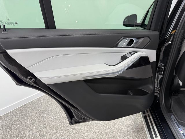 2023 BMW X7 xDrive40i Sports Activity Vehicle - 22982900 - 35