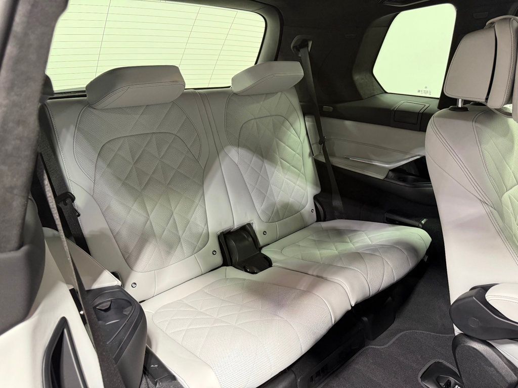 2023 BMW X7 xDrive40i Sports Activity Vehicle - 22982900 - 38