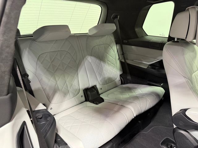 2023 BMW X7 xDrive40i Sports Activity Vehicle - 22982900 - 38