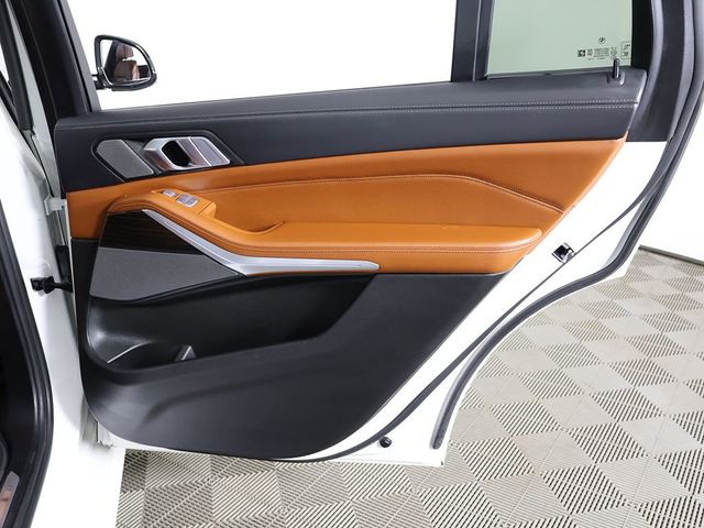 2023 BMW X7 xDrive40i Sports Activity Vehicle - 23035724 - 33