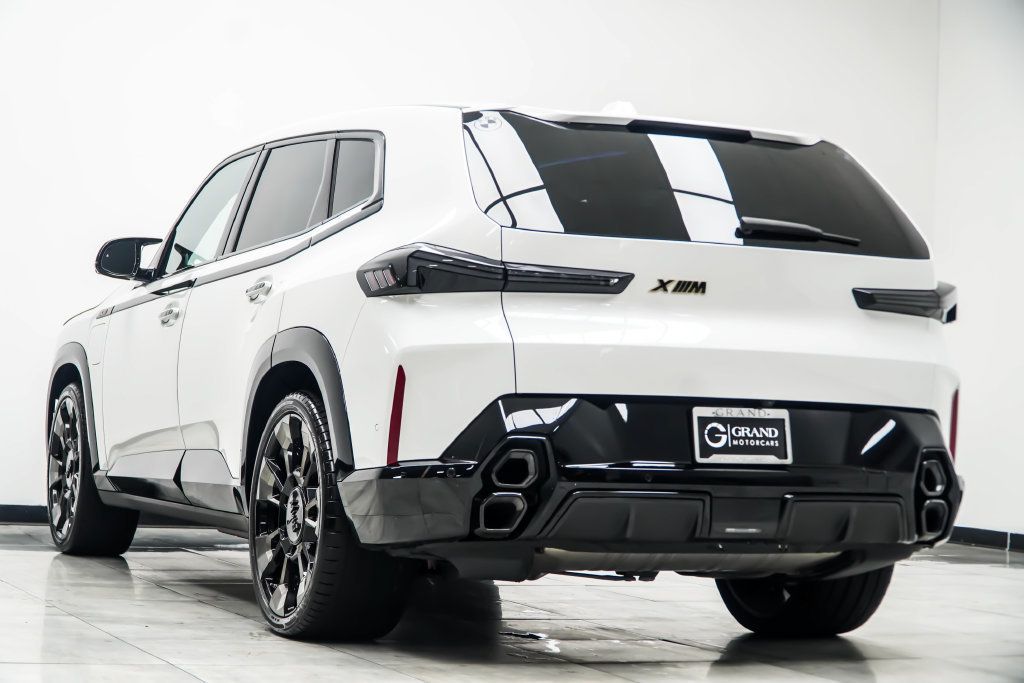 BMW XM photo 13