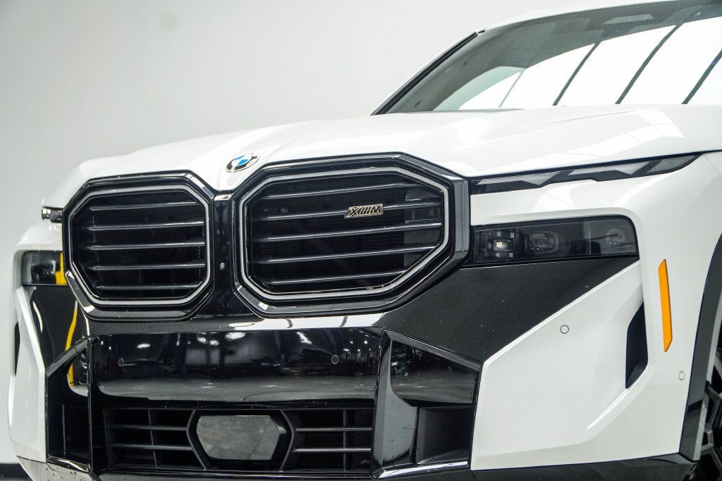 BMW XM photo 2