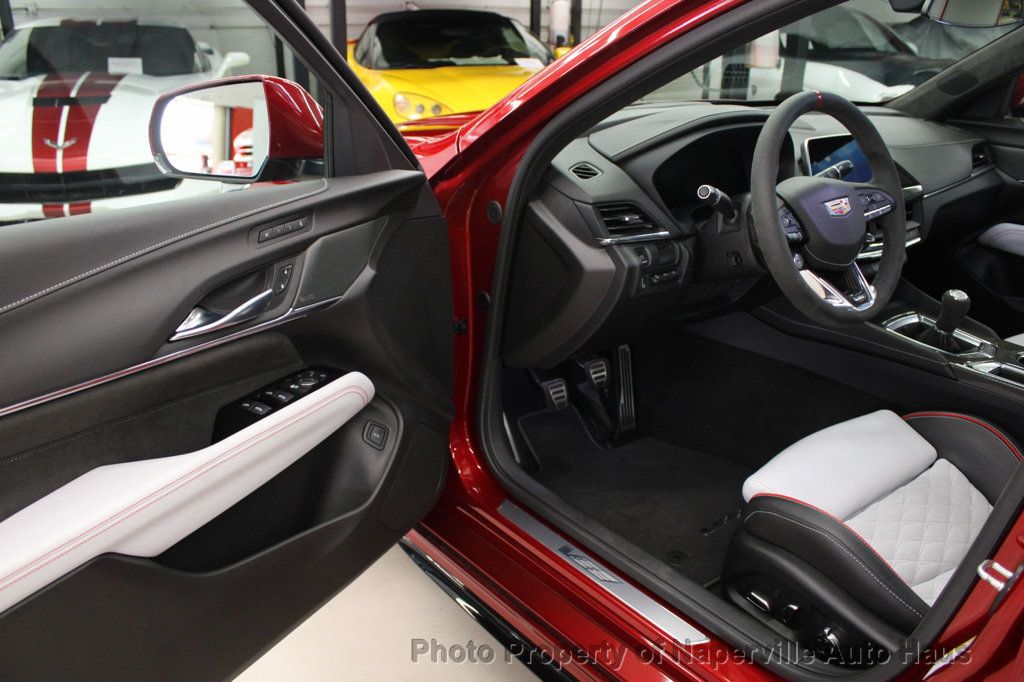 2023 Cadillac CT4 photo 12