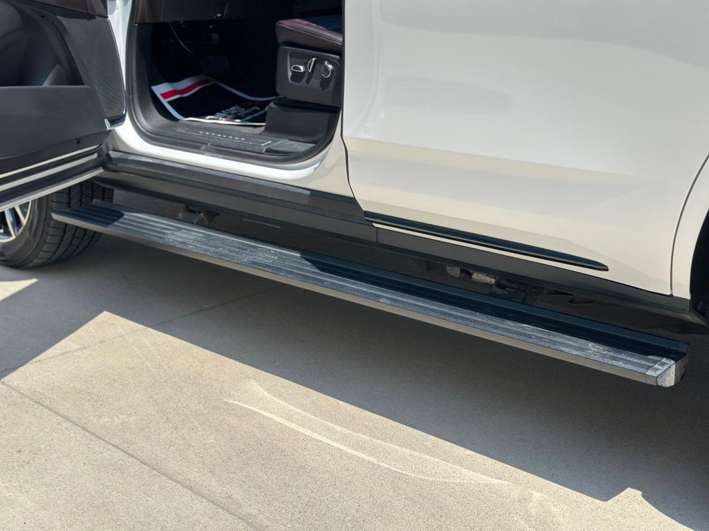 2023 Cadillac Escalade Sport Platinum photo 9