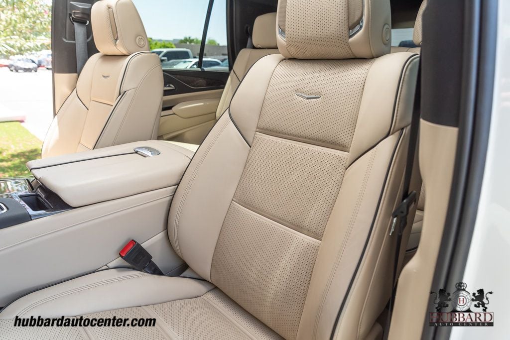 2023 Cadillac Escalade Premium Luxury photo 16