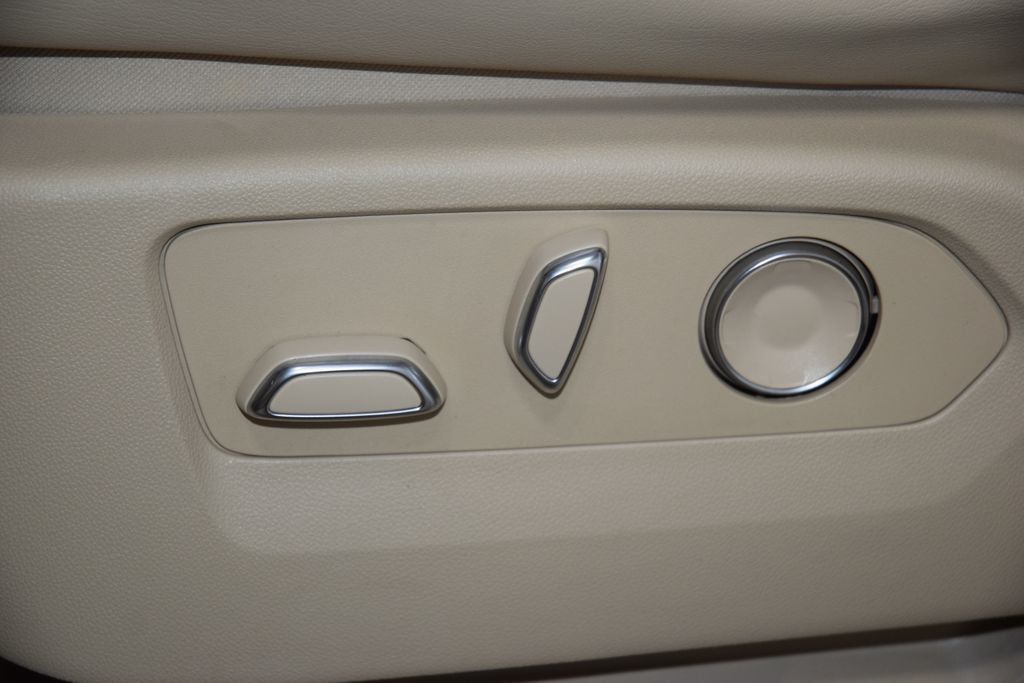 2023 Cadillac Escalade 4WD 4dr Premium Luxury - 22997612 - 40