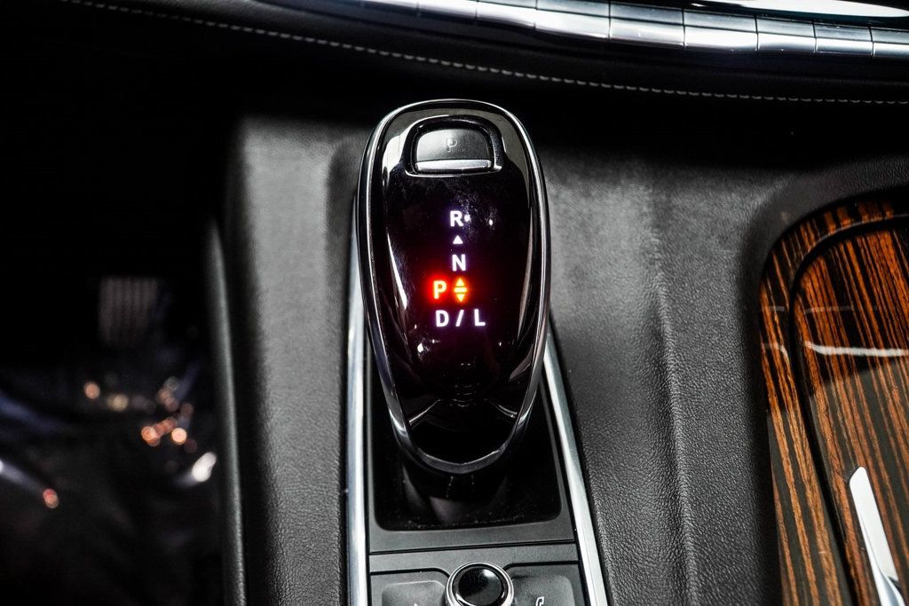 2023 Cadillac Escalade Premium Luxury photo 17