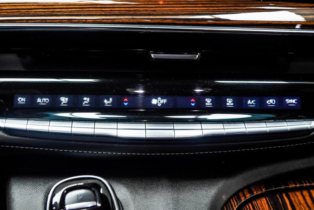 2023 Cadillac Escalade Premium Luxury photo 18