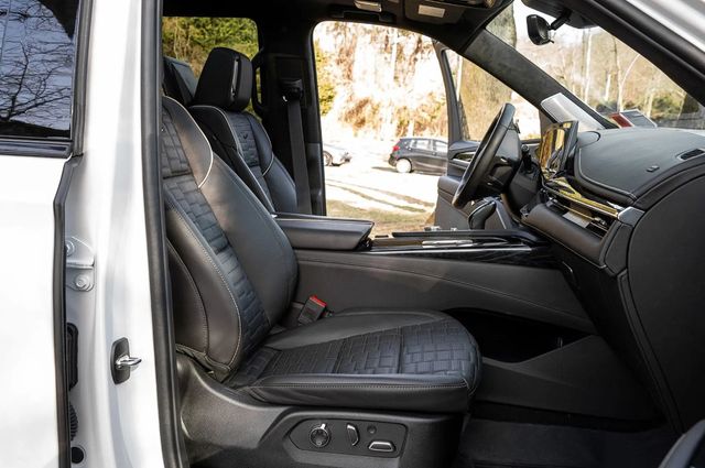 2023 Cadillac Escalade AWD 4dr V-Series - 22938493 - 34