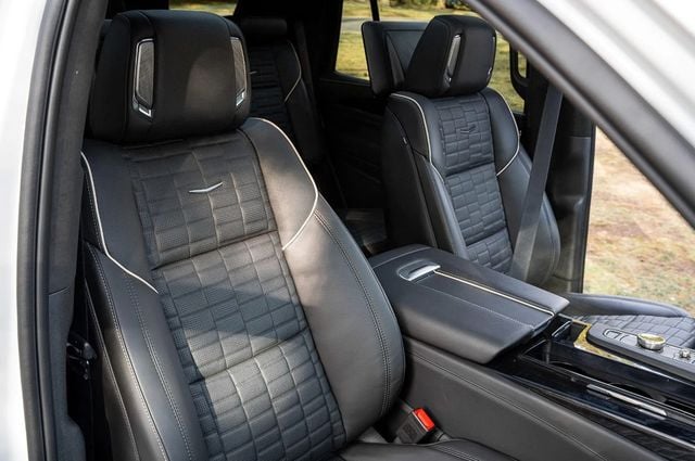 2023 Cadillac Escalade AWD 4dr V-Series - 22938493 - 35