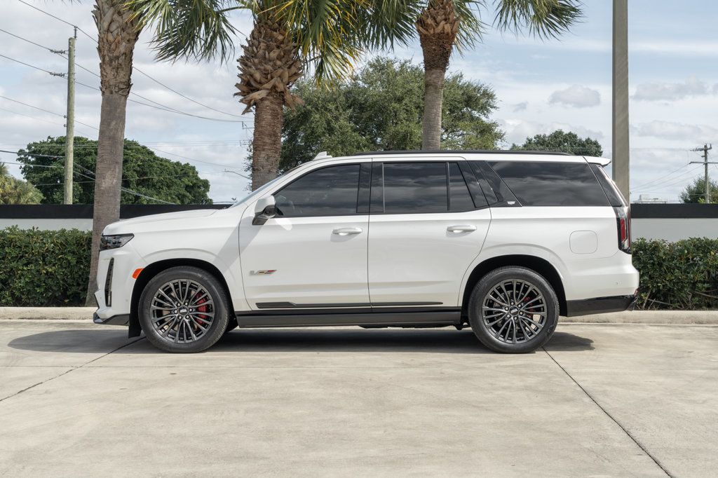 2023 Cadillac Escalade V-Series photo 3