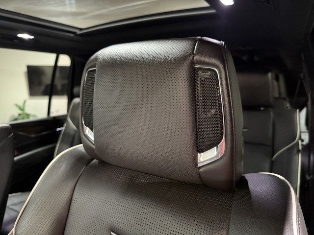 2023 Cadillac Escalade ESV Premium Luxury photo 19
