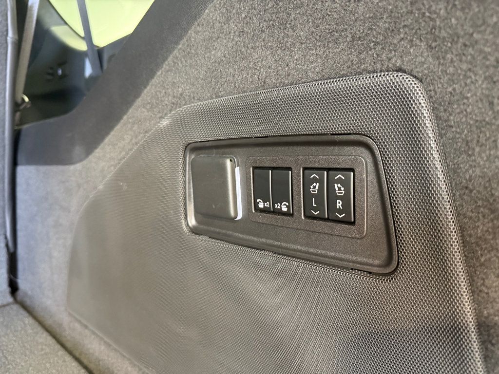 2023 Cadillac Escalade ESV 4WD 4dr Sport Platinum - 23098682 - 69