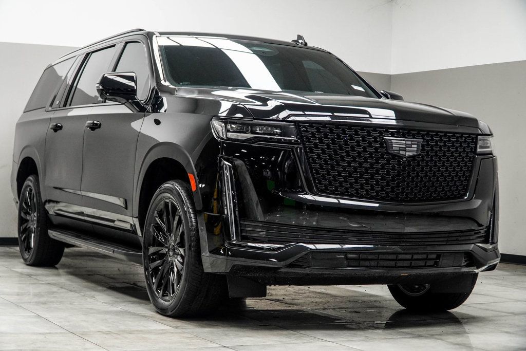 2023 Cadillac Escalade ESV Premium Luxury photo 2