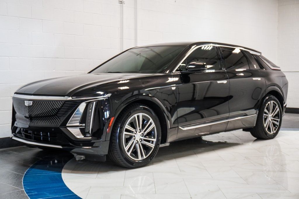 2023 Cadillac Lyriq Luxury photo 3