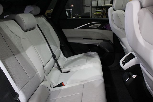 2023 Cadillac LYRIQ RWD 4dr Luxury - 22938497 - 38