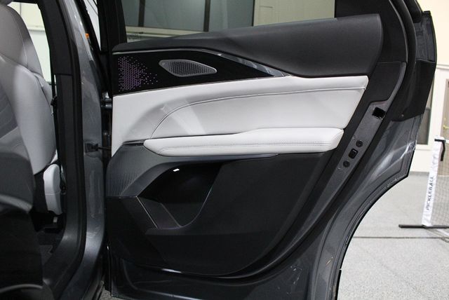 2023 Cadillac LYRIQ RWD 4dr Luxury - 22938497 - 54