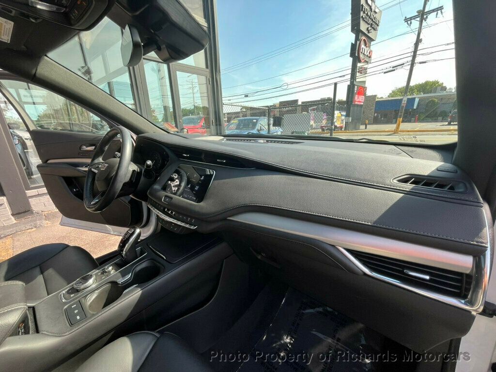 2023 Cadillac XT4 Premium Luxury photo 18