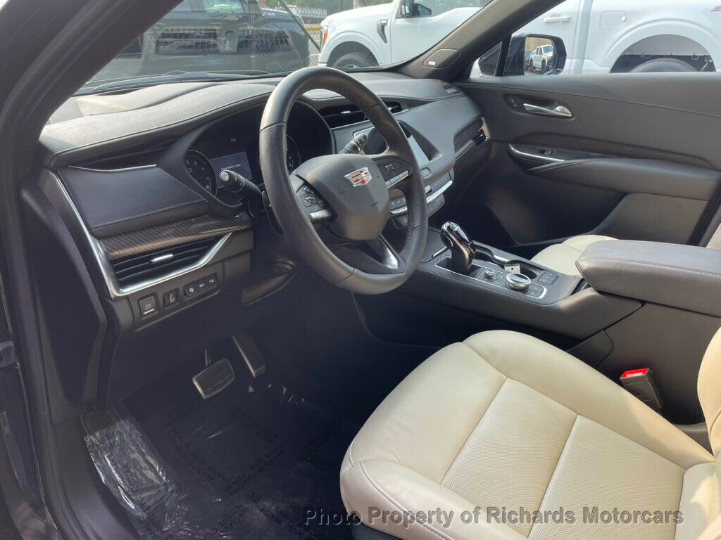 2023 Cadillac XT4 Sport photo 6