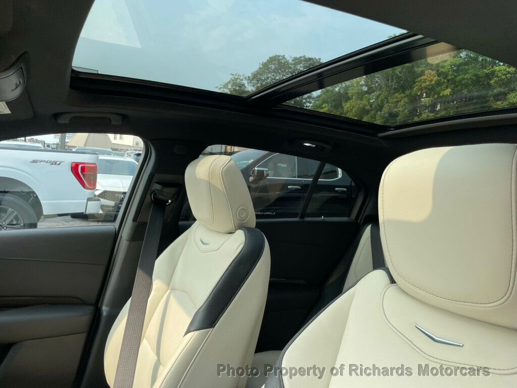 2023 Cadillac XT4 Sport photo 7