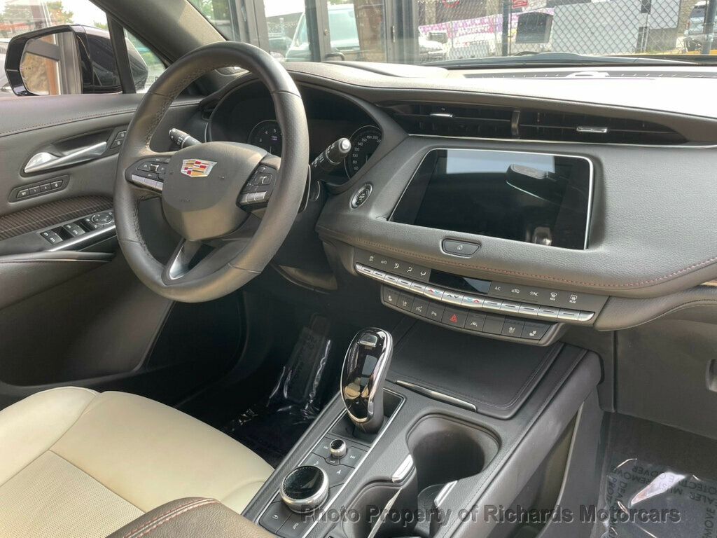 2023 Cadillac XT4 Sport photo 17