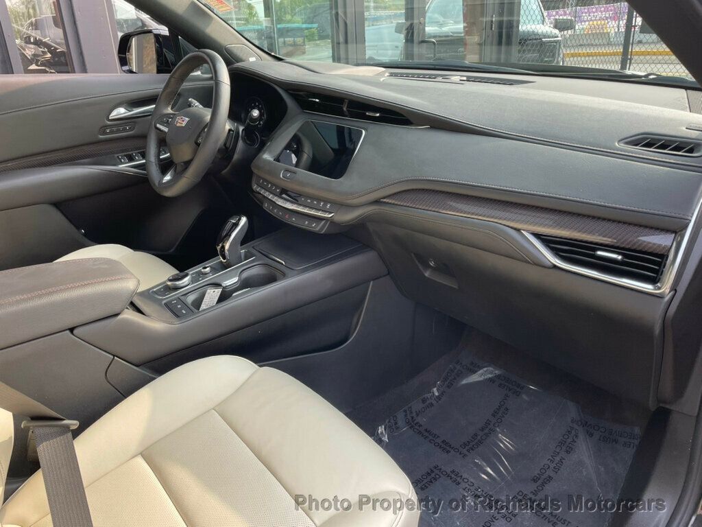 2023 Cadillac XT4 Sport photo 18