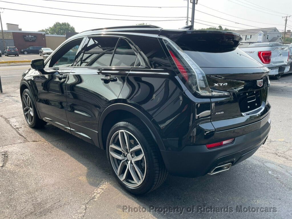 2023 Cadillac XT4 Sport photo 2