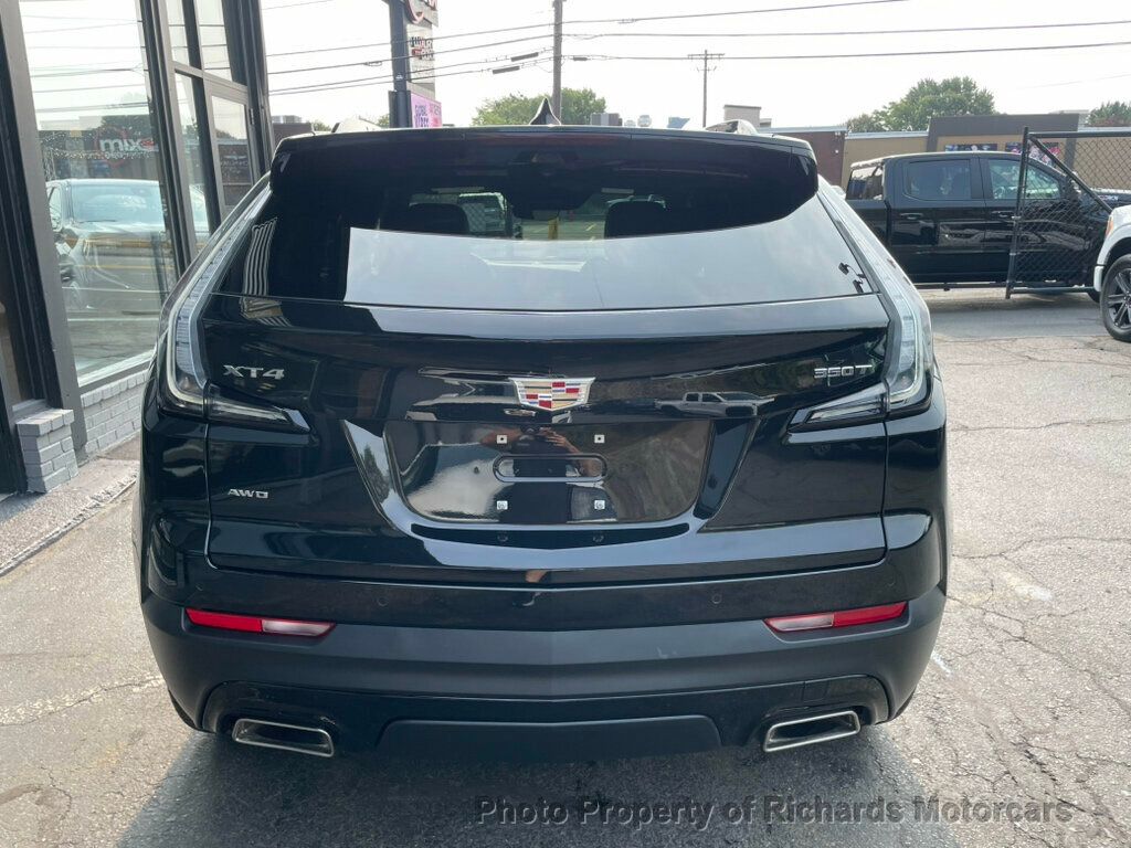 2023 Cadillac XT4 Sport photo 3