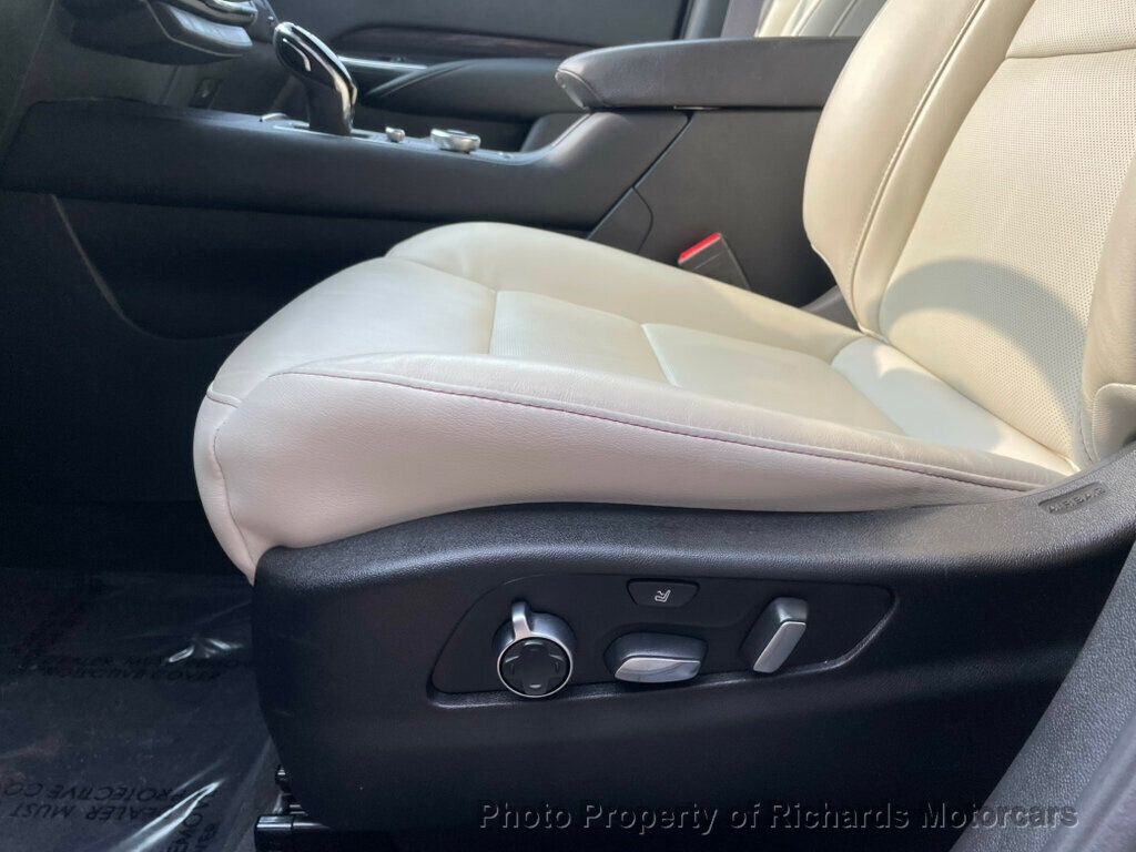 2023 Cadillac XT4 Sport photo 5