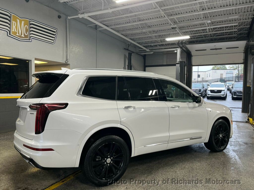 2023 Cadillac XT6 Premium Luxury photo 3