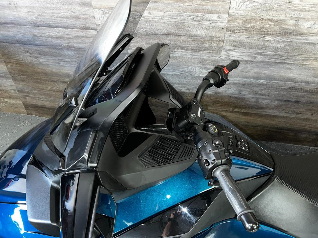 2023 Can-Am Spyder RT SE6 One Owner! - 22573080 - 12