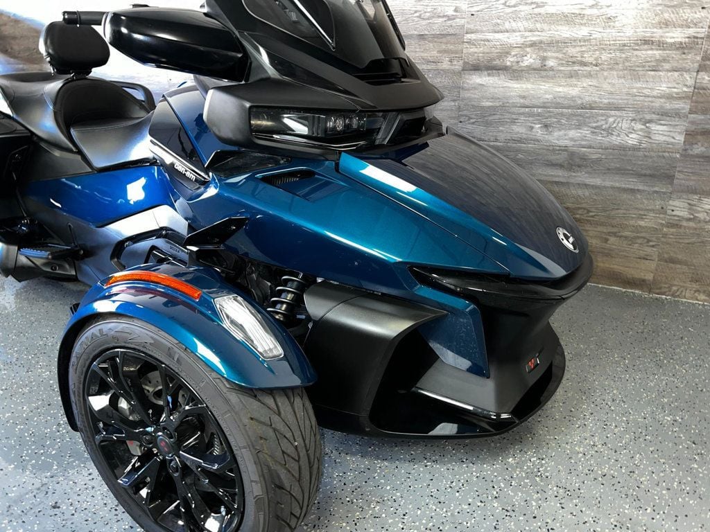 2023 Can-Am Spyder RT SE6 One Owner! - 22573080 - 1