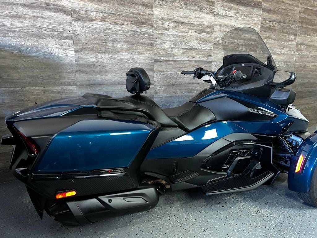 2023 Can-Am Spyder RT SE6 One Owner! - 22573080 - 2