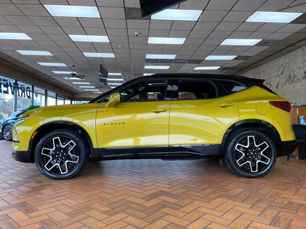 2023 Chevrolet Blazer FWD 4dr RS - 23023219 - 4