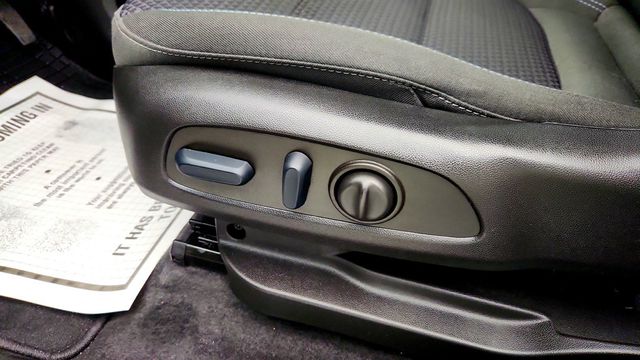 2023 Chevrolet Bolt EUV 4dr LT w/ Comfort & Driver Confidence Packages - 23004660 - 10